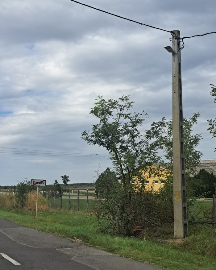New concrete pole with a GREP LED luminaire on the outskirts of Darvas